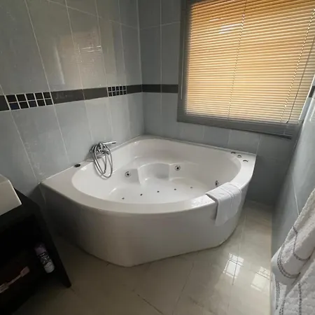 빌라 Luxury Aroeira Aroeira (Setubal)